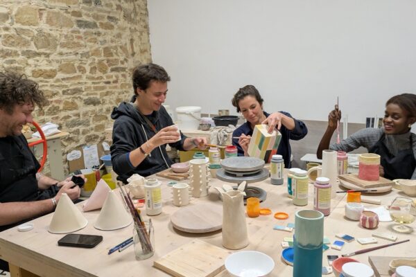 cours-hebdo-ambiance ambiance à l'atelier modelage chez elpom ceramics